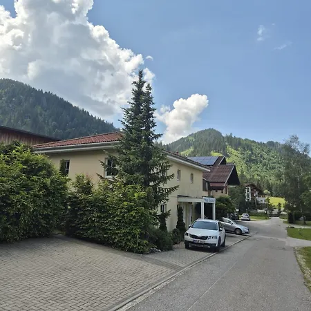 Toskanahaus, Njualms Tannheim Exterior foto